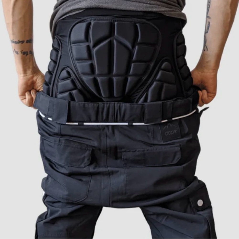 BRAND NEW Rippl Impact Shorts for snowboarding, skiing - unisex size M